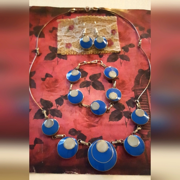 Blue and White Spacey Necklace, Bracelet and Earrings Jewellery Set - Picture 5 of 5